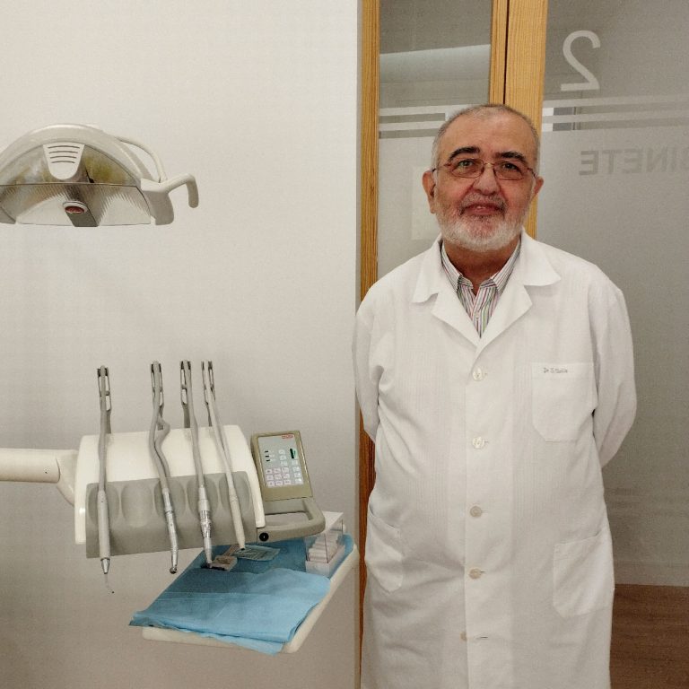 Dr. SÃ¡nchez SolÃ­s | ClÃ­nica Dental | Sevilla
